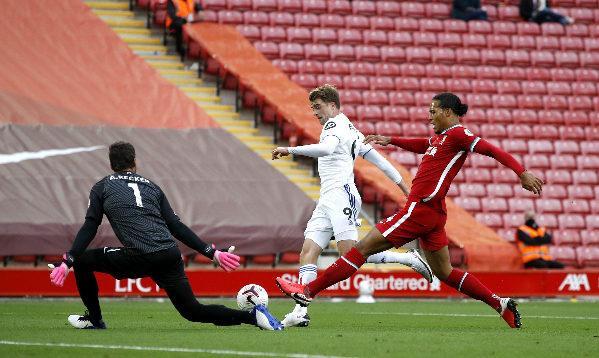 马特-劳：哈维-西蒙斯加盟热刺即将官宣